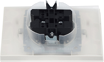 розетка 2-местная IEK РСбш12-3-44-БрЖ Brite - вид с тыльной стороны