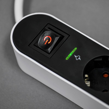Фильтр сетевой 6-мест 1,5м ПВС 3*1,5 черный выкл IEK USB A+C